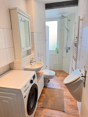 Stylish furnished 2-room apartment (55 m²) with balcony & parking in prime location between university, old town & hospital - Gallery - 20