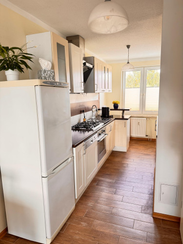 Stylish furnished 2-room apartment (55 m²) with balcony & parking in prime location between university, old town & hospital - Gallery - 16