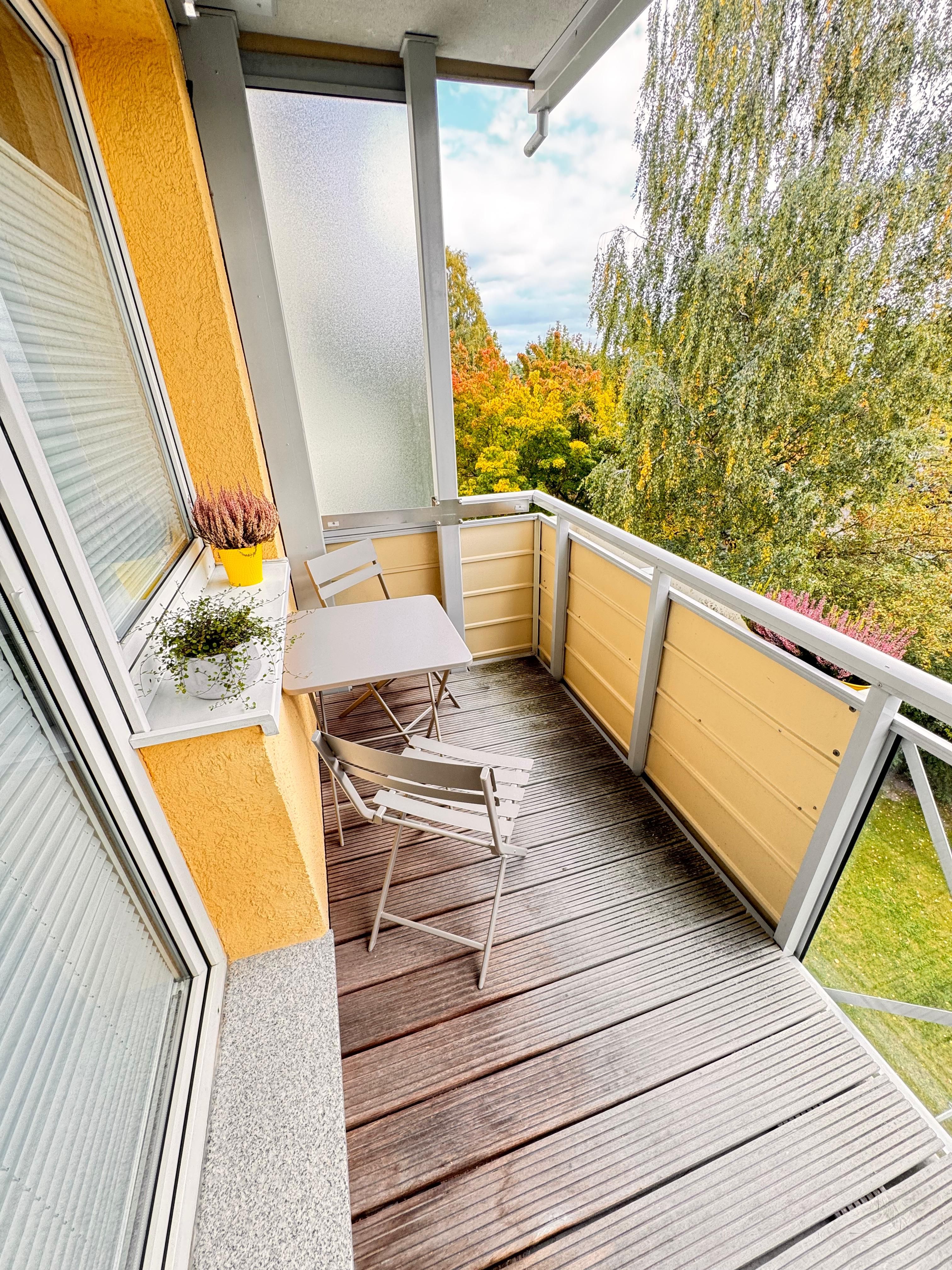 Stylish Furnished 2-Room Apartment (55 M²) With Balcony & Parking In Prime Location Between Universi - 21