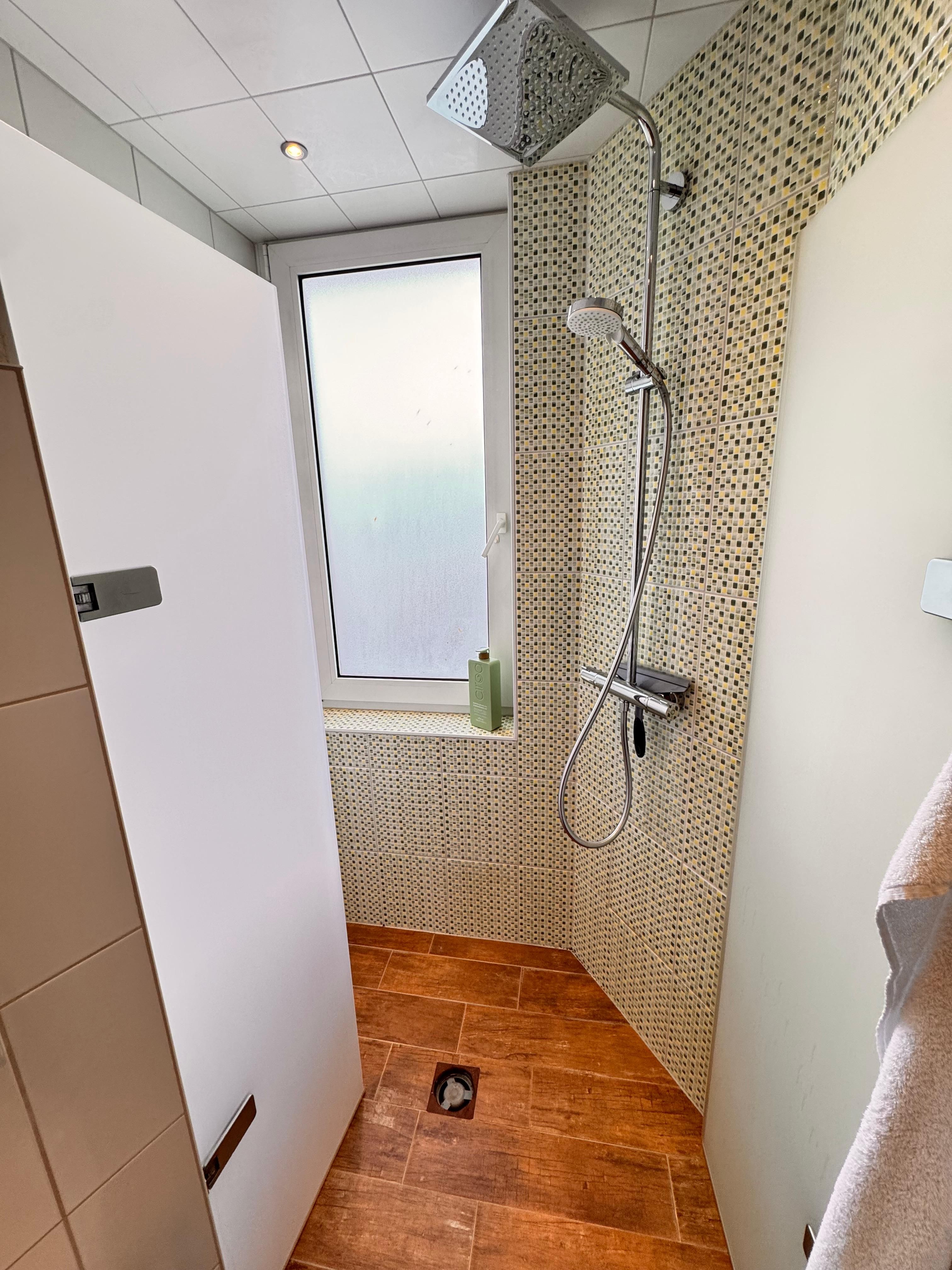 Stylish Furnished 2-Room Apartment (55 M²) With Balcony & Parking In Prime Location Between Universi - 18