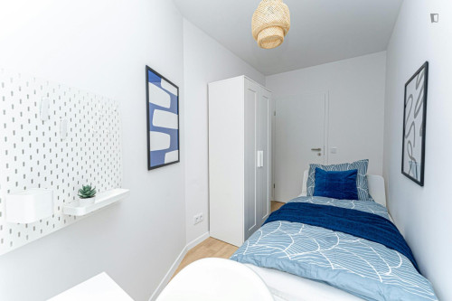 Lovely single bedroom with a balcony, in Neukölln
