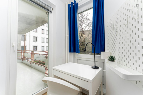 Lovely single bedroom with a balcony, in Neukölln
