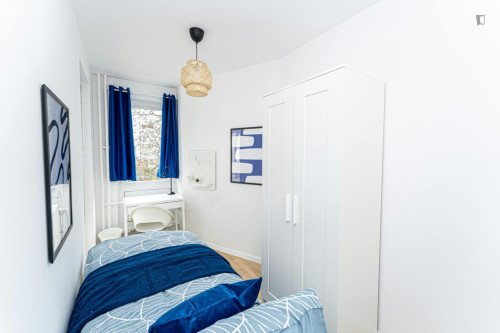 Lovely single bedroom with a balcony, in Neukölln