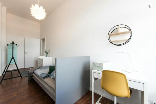 Very cool single bedroom near Schillerpark