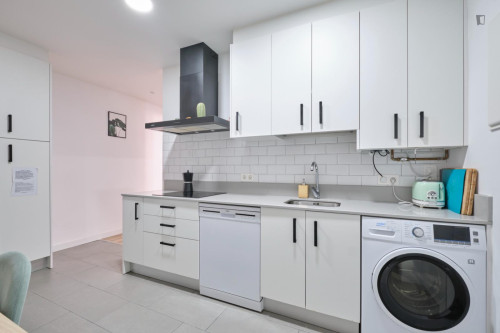 Welcoming double bedroom in a student flat, near the centre of Salamanca