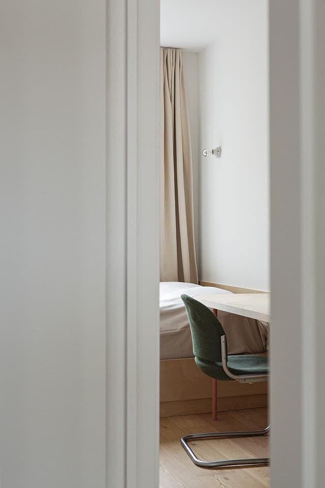 Pocket Room With Bathroom And Toilet Shared / Street View - 10
