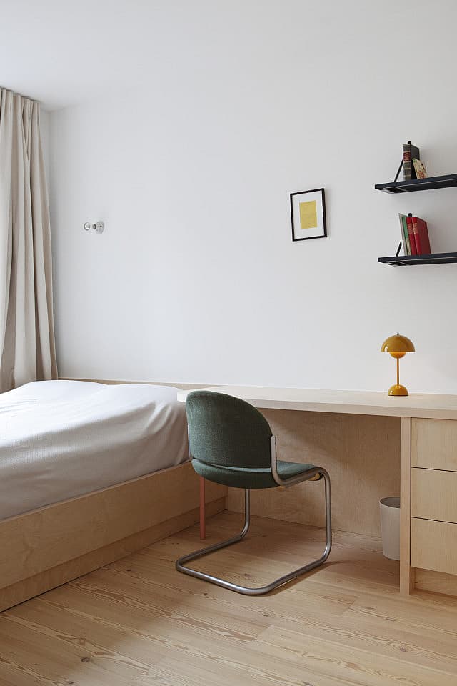 Pocket Room With Bathroom And Toilet Shared / Street View - 23