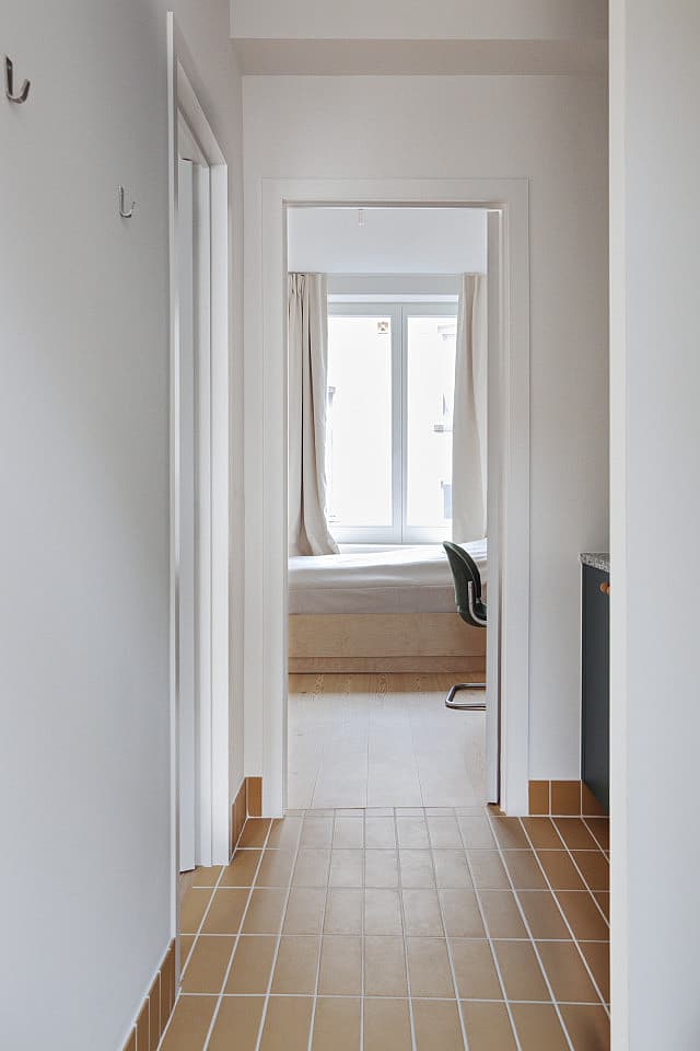 Pocket Room With Bathroom And Toilet Shared / Street View - 59