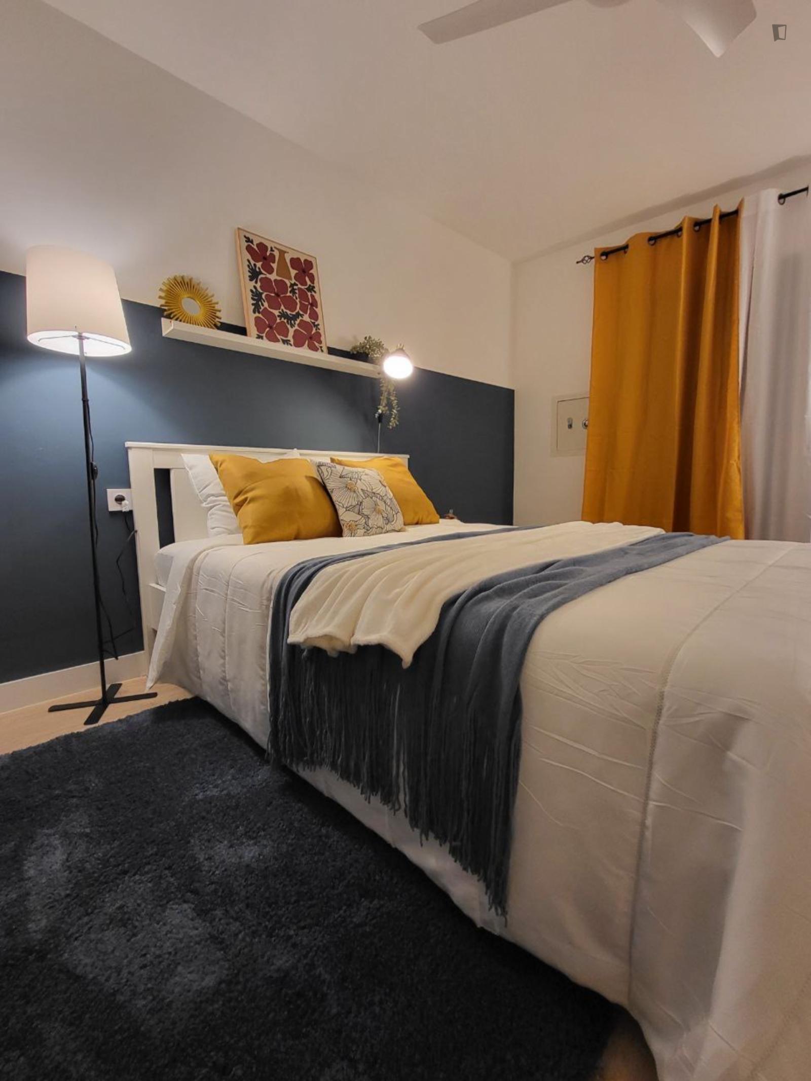 Lovely Double Bedroom In Carolines Baixes - Lovely double bedroom in Carolines Baixes - Gallery - 1