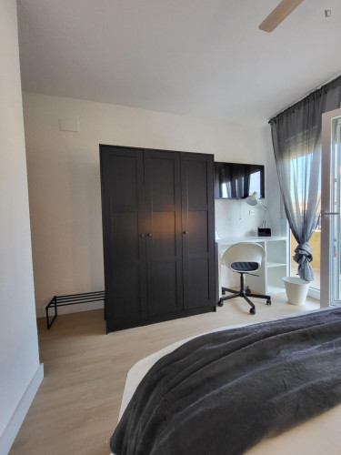 Very neat single bedroom near Alacant train station