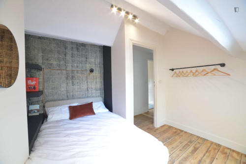 Comfy double bedroom near Josephine-Charlotte metro