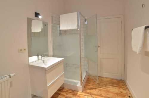 Neat double bedroom close to Meiser train station