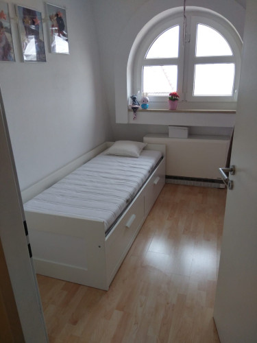 FOR RENT in Schwanthalerhöhe: 2,5 Room Apartment Quiet, bright, rooftop, central and well connected