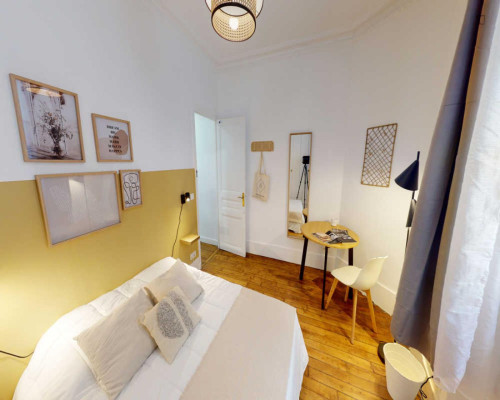 Welcoming double bedroom in Saint-Lambert