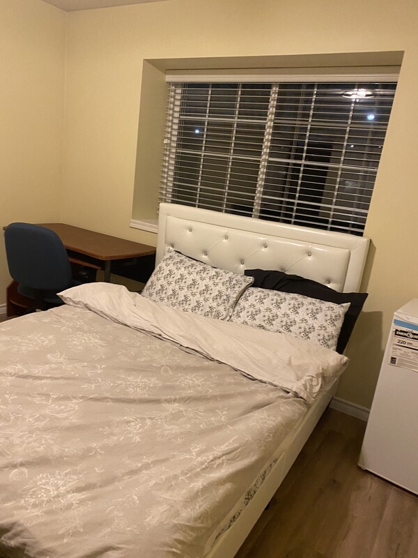 South Facing Bedroom On The Top Floor(Full Room) - 1