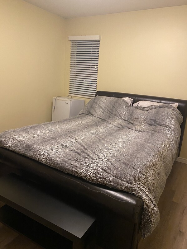 North Facing Bedroom On The Top Floor (Full Room) - 1