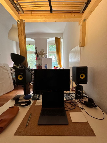 Charming 2 bedroom Apartment with Terrace, living room and Private Garden in the Heart of Berlin's Mitte