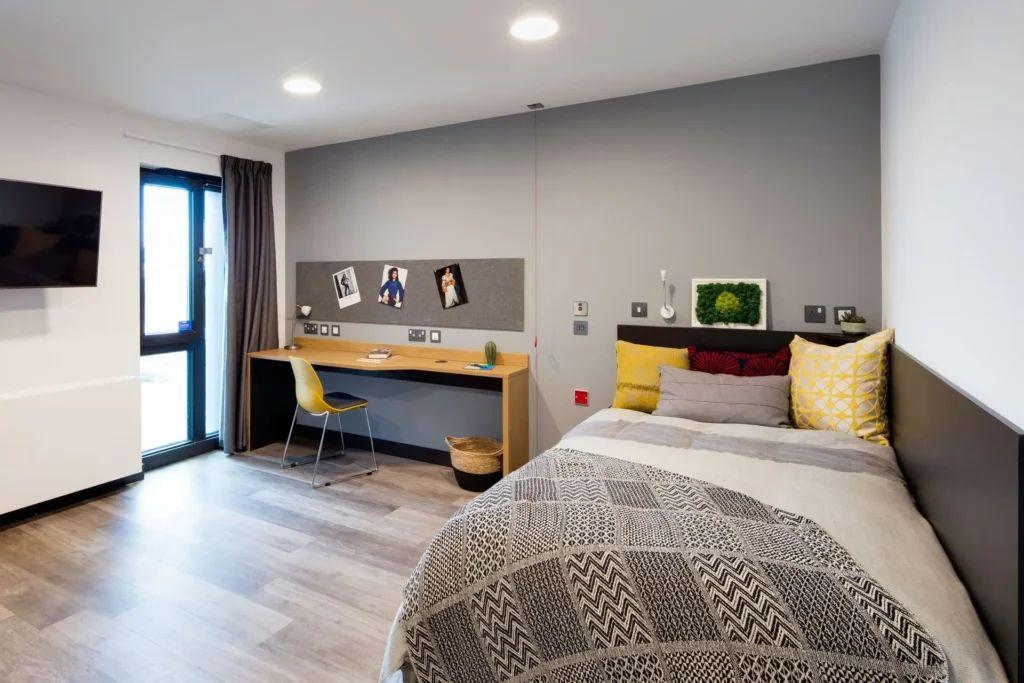 Silver En Suite (6 Bed East View) - 9