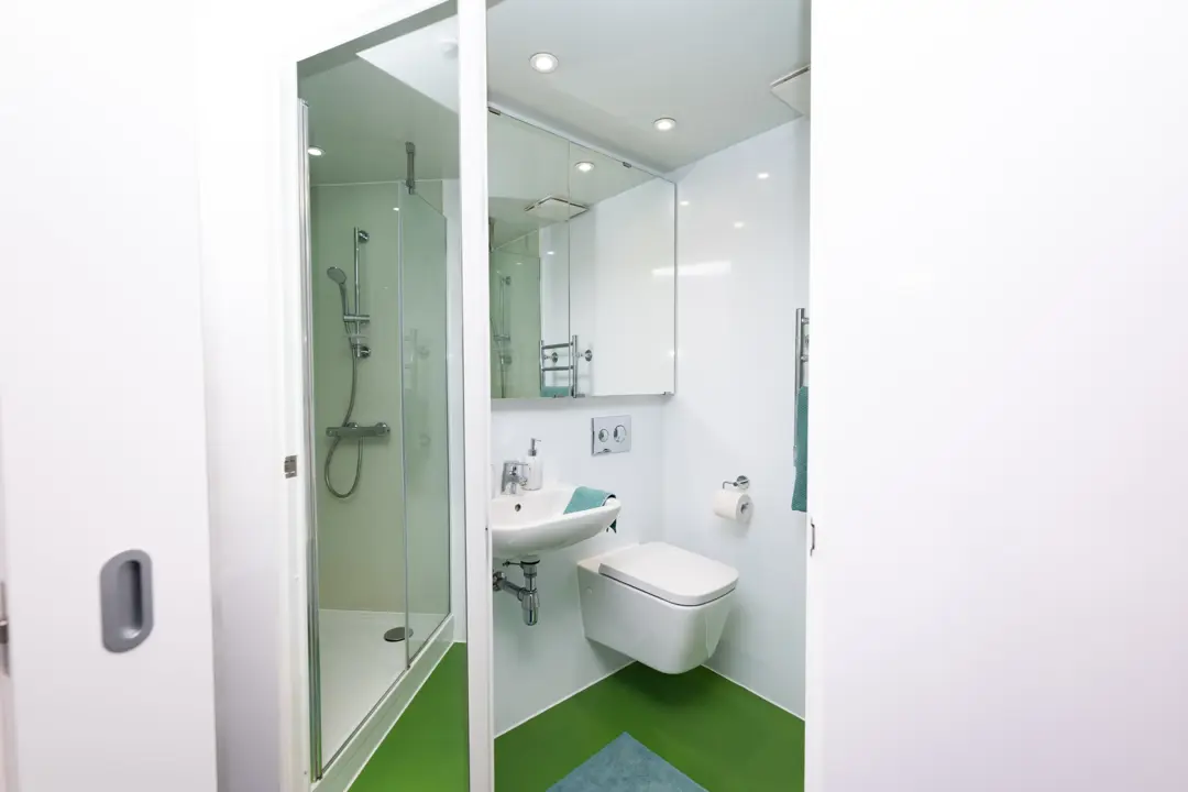 Silver Ensuite - 5