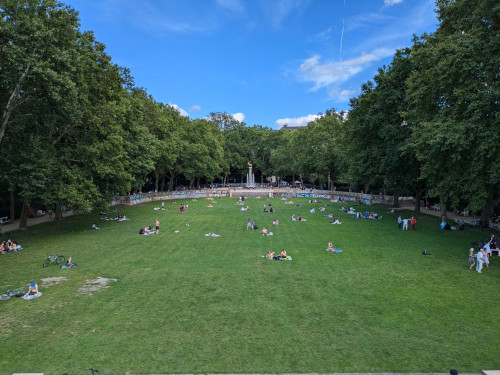 Large Classic Fully Furnished 3BR Apartment