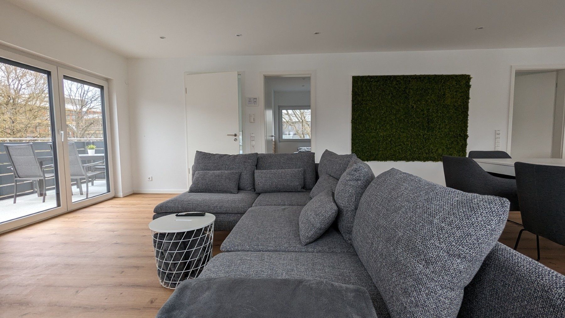 Modern Living With A View: Bright 3-Room Apartment With Flexible Layout In Leinfelden - Modern Living with a View: Bright 3-Room Apartment with Flexible Layout in Leinfelden - Gallery - 5