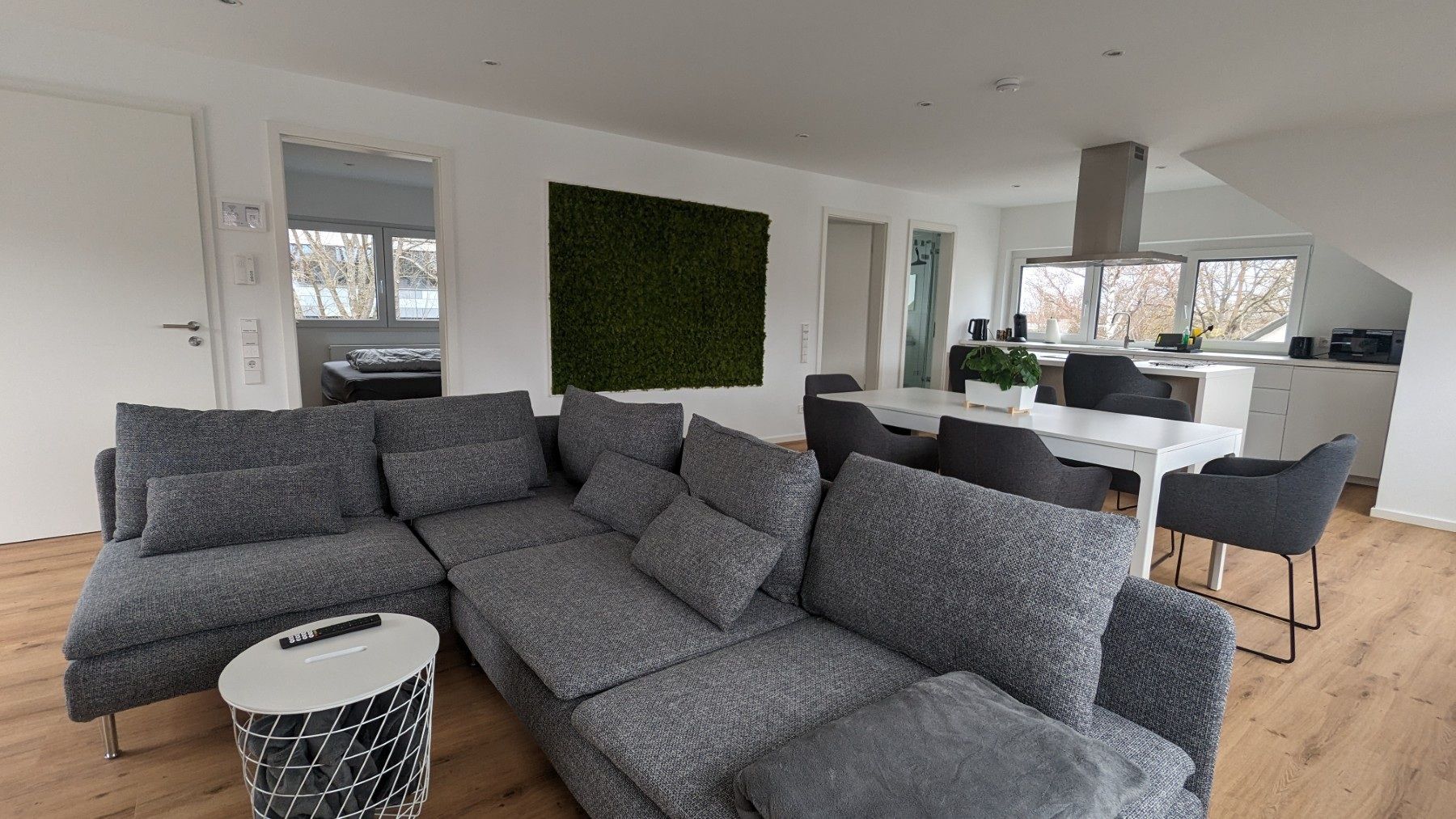 Modern Living With A View: Bright 3-Room Apartment With Flexible Layout In Leinfelden - Modern Living with a View: Bright 3-Room Apartment with Flexible Layout in Leinfelden - Gallery - 6