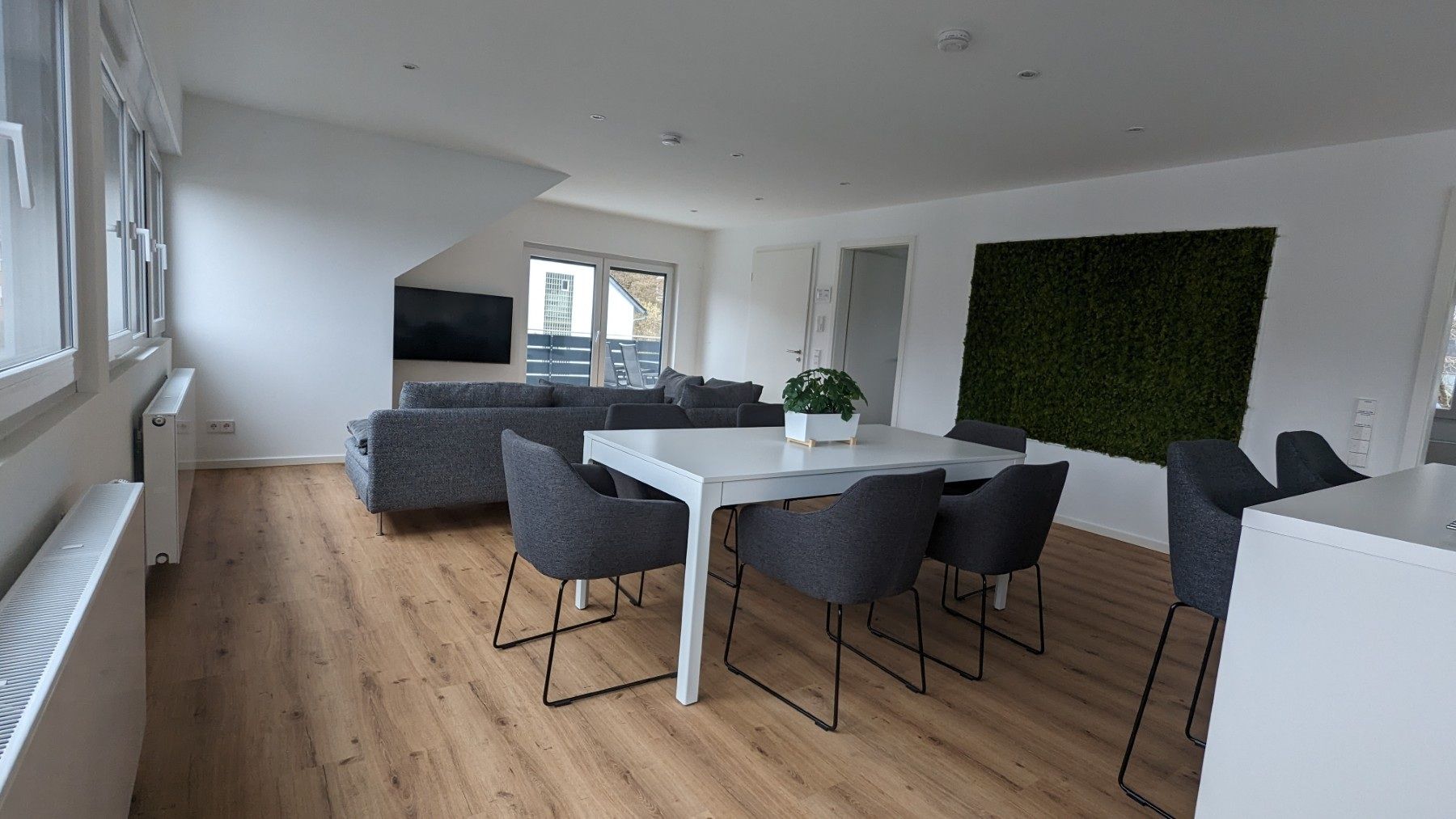 Modern Living With A View: Bright 3-Room Apartment With Flexible Layout In Leinfelden - Modern Living with a View: Bright 3-Room Apartment with Flexible Layout in Leinfelden - Gallery - 8