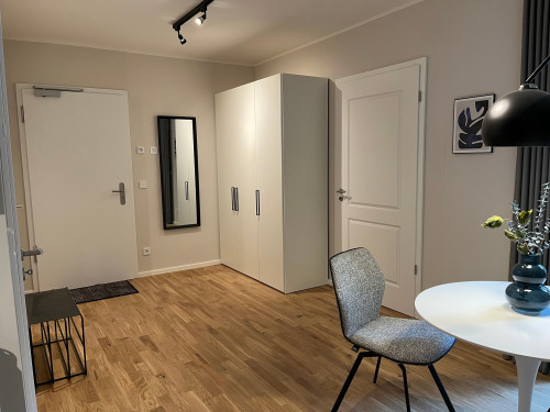 Stylish Designer Apartment with Separate Bedroom & Workspace – Opposite Sanssouci Park