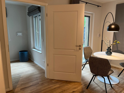 Stylish Designer Apartment with Separate Bedroom & Workspace – Opposite Sanssouci Park