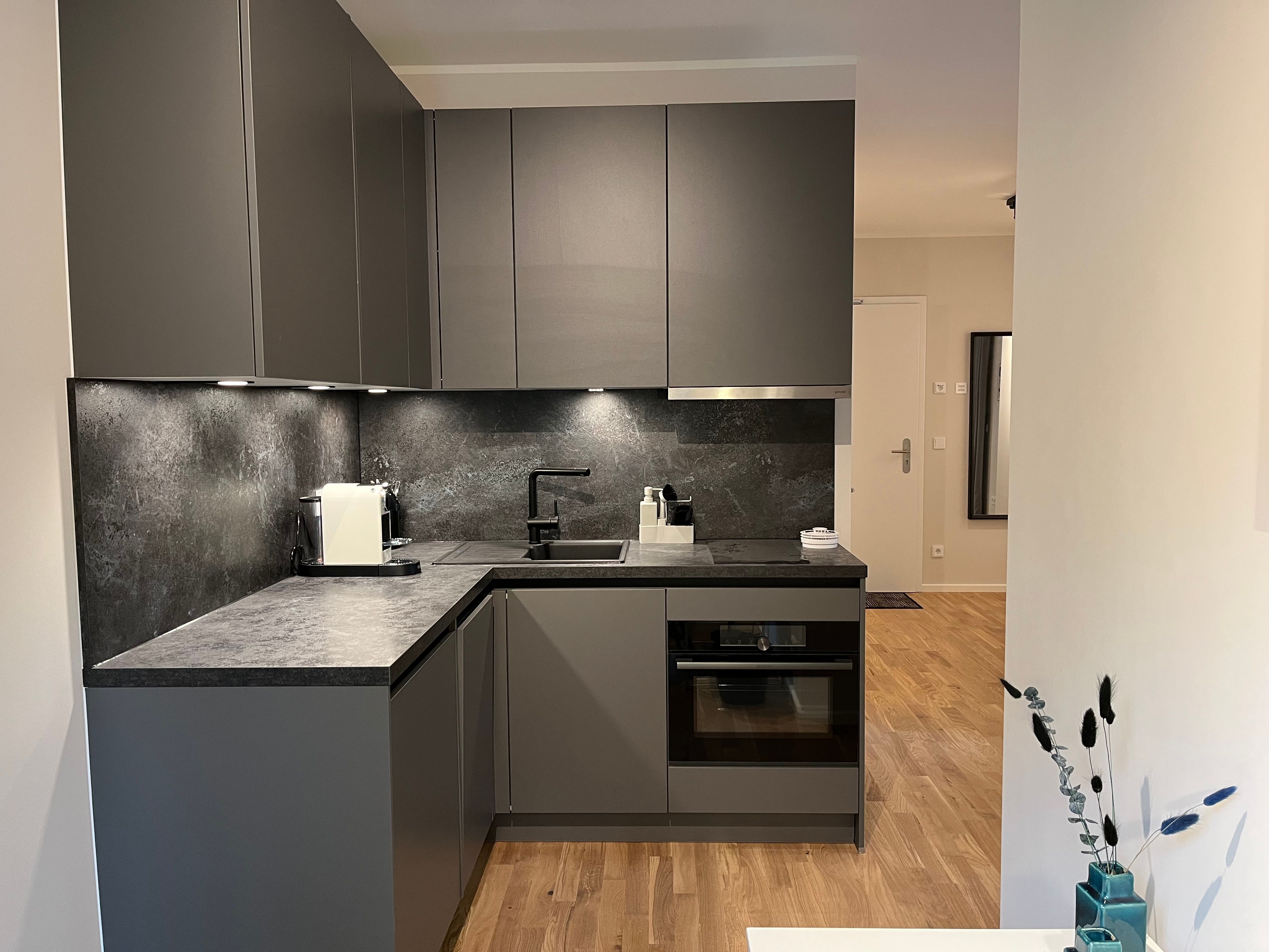  Stylish Designer Apartment With Separate Bedroom & Workspace – Opposite Sanssouci Park  -  Stylish Designer Apartment with Separate Bedroom & Workspace – Opposite Sanssouci Park  - Gallery -  7