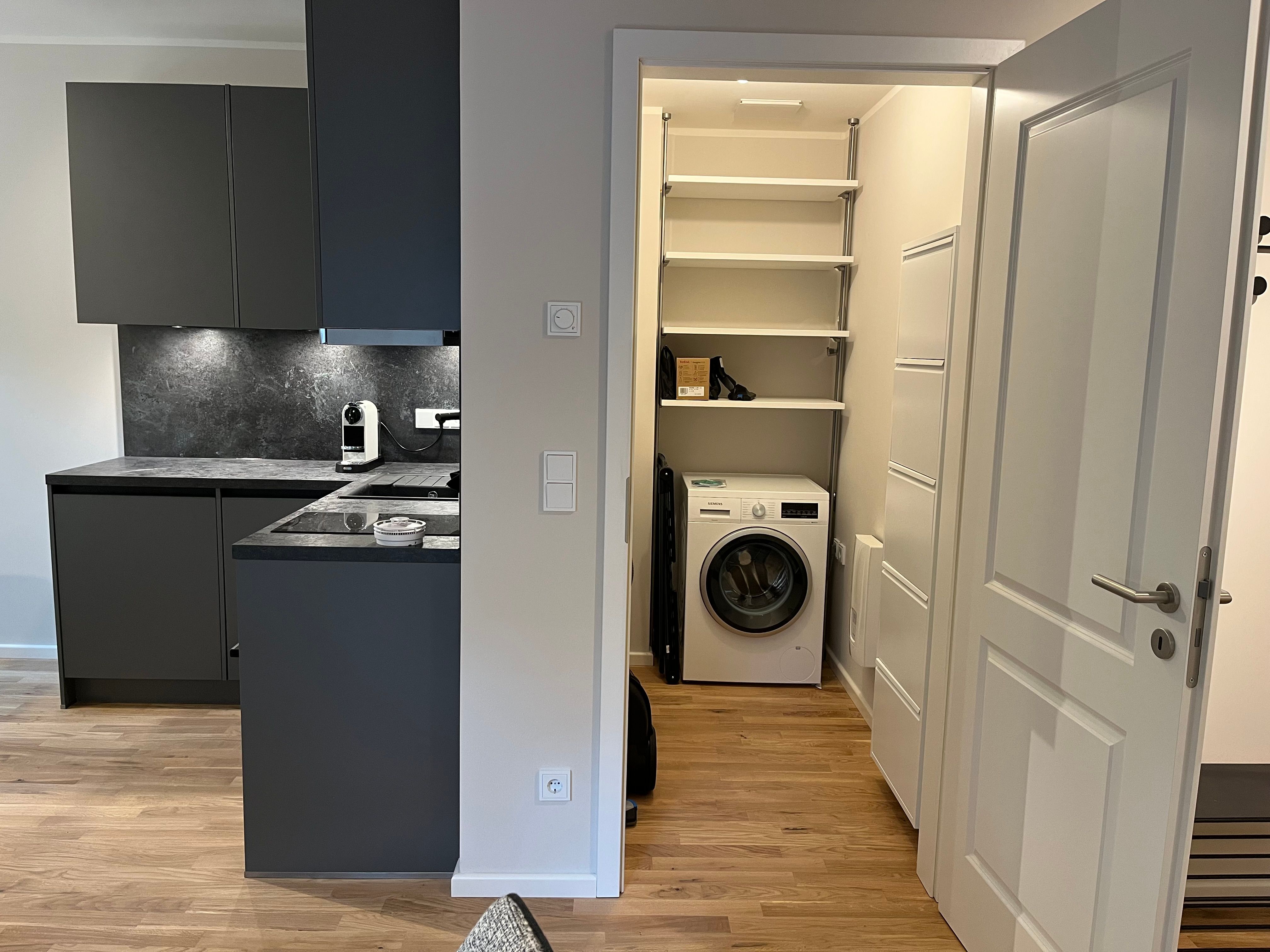  Stylish Designer Apartment With Separate Bedroom & Workspace – Opposite Sanssouci Park  -  Stylish Designer Apartment with Separate Bedroom & Workspace – Opposite Sanssouci Park  - Gallery -  2