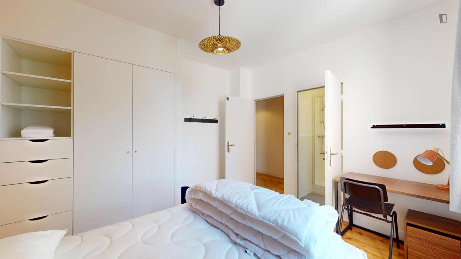 Delightful Double Ensuite Bedroom In Minimes - 1