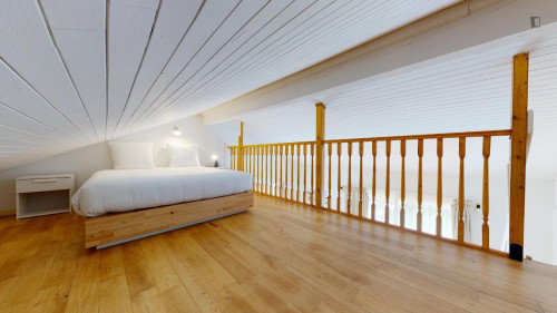 Lofted double ensuite bedroom in Château de l'Hers