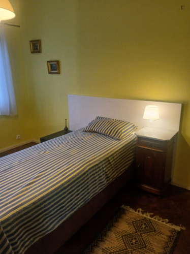 Cozy bedroom near Massamá-Barcarena train station