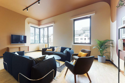 Pleasant ensuite single bedroom near Schuman metro