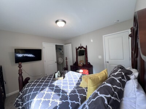 Rest Easy | 1 Private Bedroom 