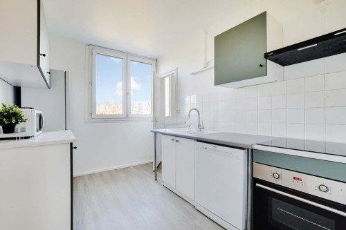 Move into this 12 m² coliving room for rent near Paris