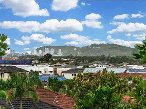  Central & Close to Bond Uni