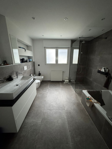 Spacious Family Apartment with Garden, Conservatory & Garage – Quiet and Modern