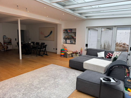 Spacious Family Apartment with Garden, Conservatory & Garage – Quiet and Modern