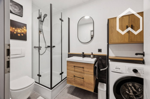 Modern, freshly renovated 1‑bedroom studio with terrace & underground parking – Ludwigsburg