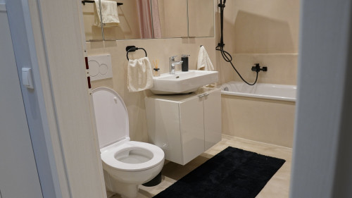 Luxury Fully Furnished Attic Apartment | Underfloor Heating & Rain Shower | Prime Waldtrudering