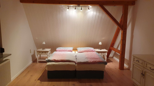 Apartment near the forest in a quiet neighborhood Panoramic windows 5 min to the highway - downtown