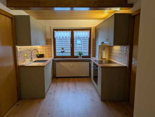 Apartment near the forest in a quiet neighborhood Panoramic windows 5 min to the highway - downtown