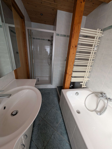 Apartment near the forest in a quiet neighborhood Panoramic windows 5 min to the highway - downtown