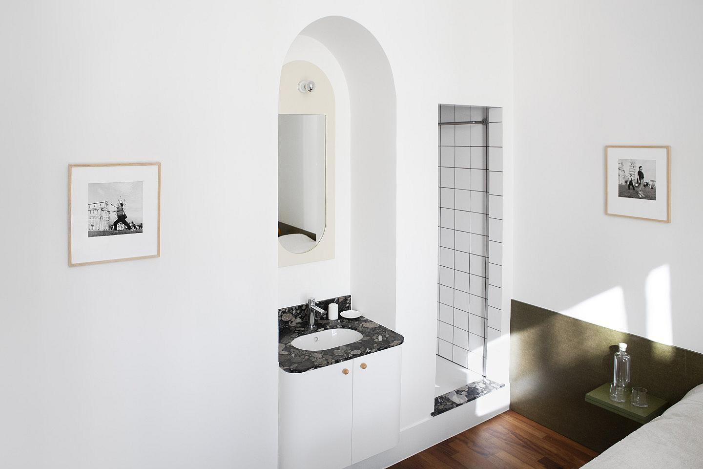 Room With Private Bathroom (shower, Sink) And Shared Toilet - 21