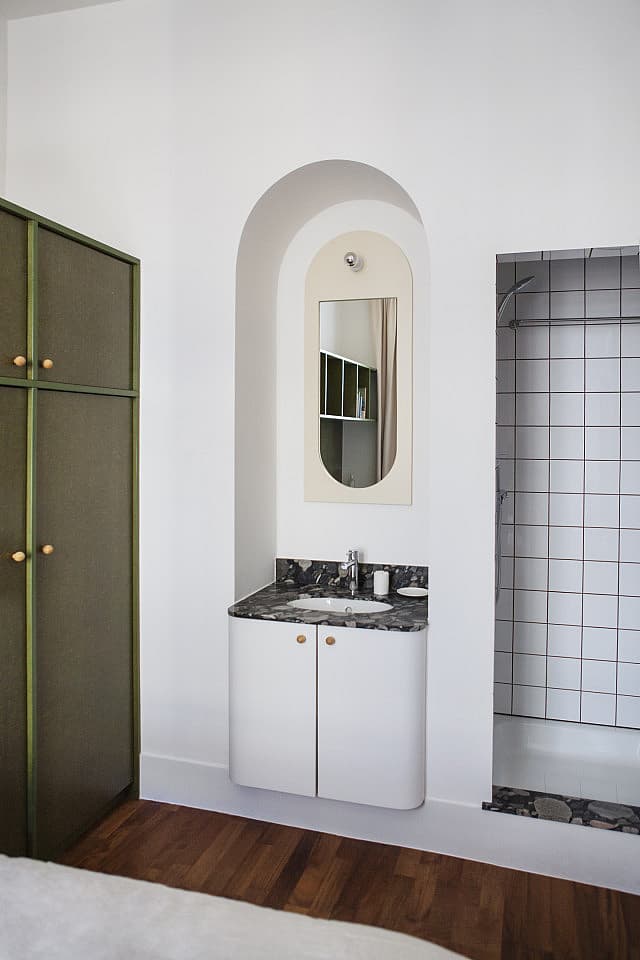 Room With Private Bathroom (shower, Sink) And Shared Toilet - 41