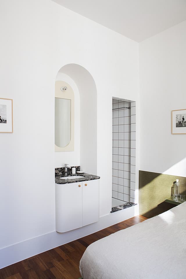 Room With Private Bathroom (shower, Sink) And Shared Toilet - 10