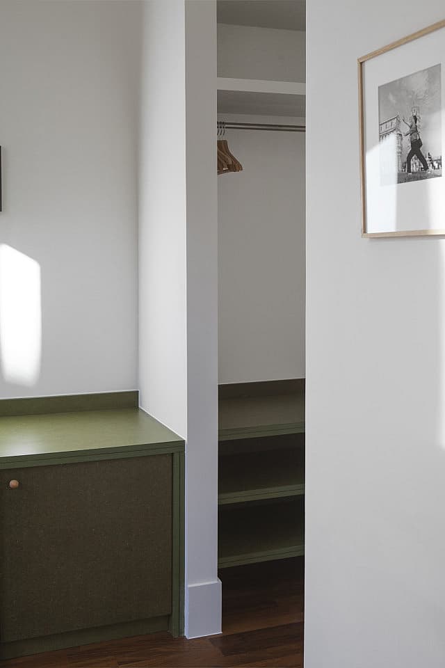 Room With Private Bathroom (shower, Sink) And Shared Toilet - 3