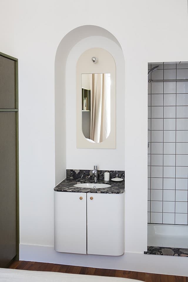 Room With Private Bathroom (shower, Sink) And Shared Toilet - 15